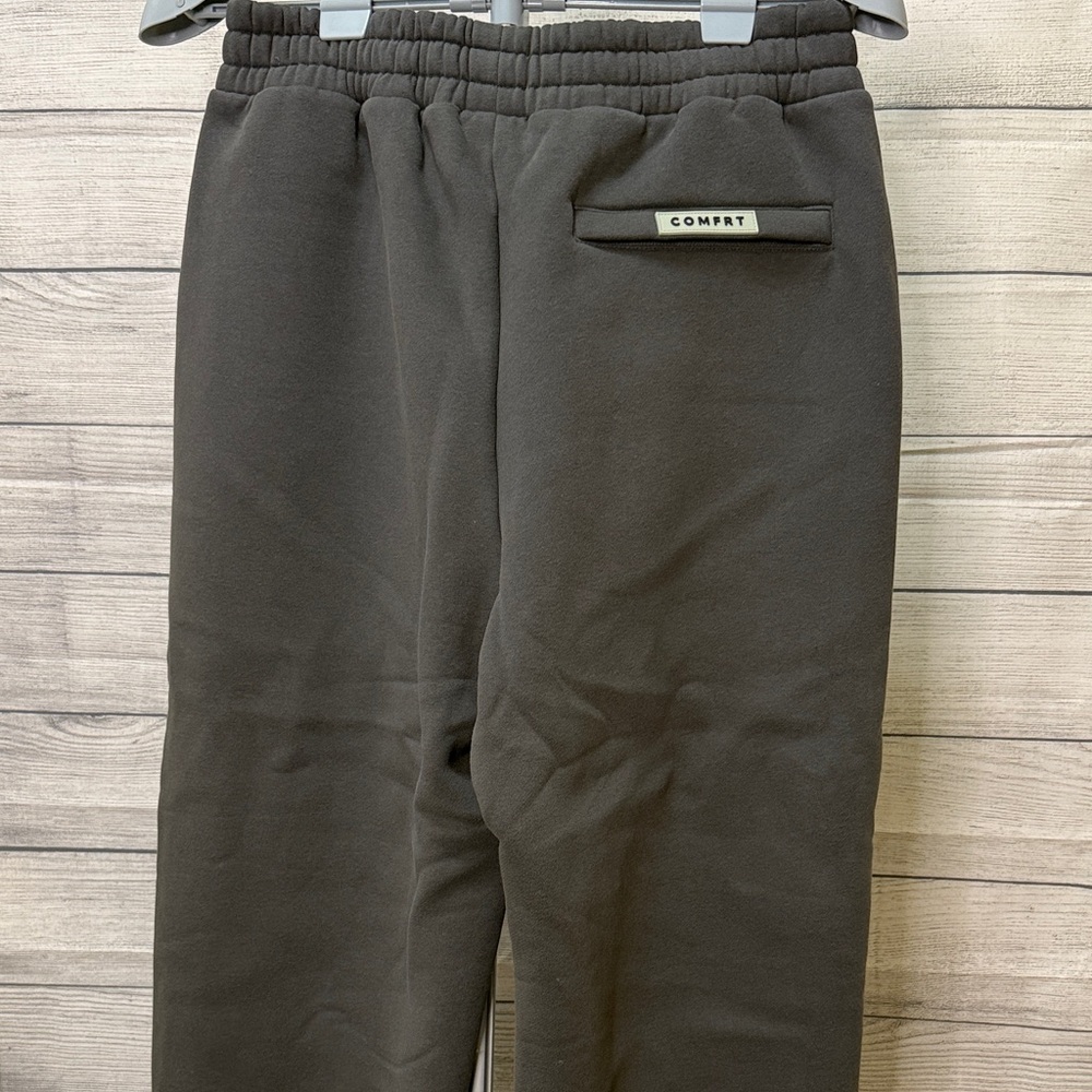 Comfrt Travel Essentials Sweatpants in Steel Grey, size L, NWT, never worn
